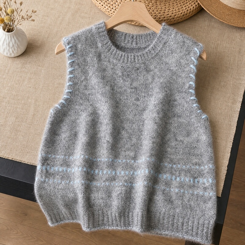 Knitted Vest for Women 2026 Early Autumn Gray Round Neck Sleeveless Striped Woven Loose Soft Versatile Outerwear