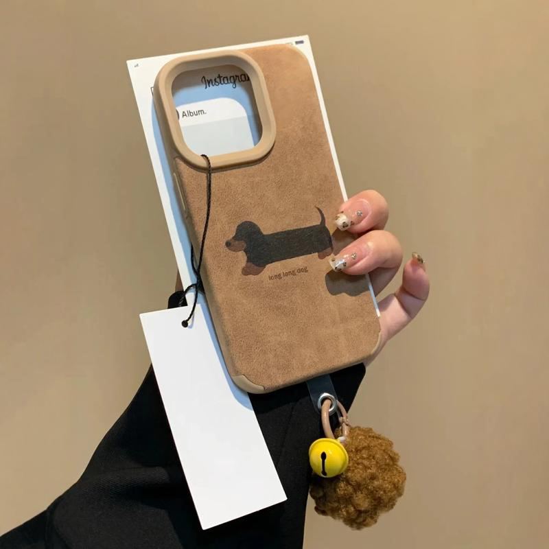 ins Korean-Style Brown Leather Dachshund Phone Case Suitable for Apple 16 Pro Max, New Model 17, Retro Leather Velvet Internet Celebrity 14, High-End 12, Super Popular Creative 13, Full-Cover Leather X Soft Case