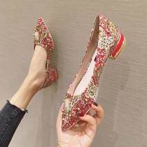 Wedding shoes womens pointed toe pumps new Chinese style low-heeled flat shoes rhinestone Xiuhe bridal shoes rivets bridesmaids