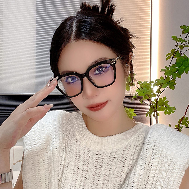 2025 New Large Square Frame Myopia Glasses Frame, Same Style as Xiaohongshu, with Chain Temples, Suitable for Large Faces, Makes the Face Look Slimmer, Natural Look Glasses
