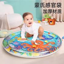 Infants and toddlers over 3 months old pat the water mat to guide them in learning to crawl and coax the baby into a water-filled thickened and inflatable childrens toy