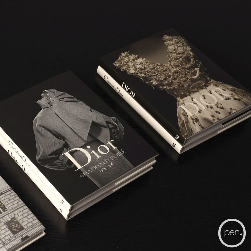 Open Fashion Large Format Series T-Stage Movie Costume Design Simple Luxury Model Home Clubhouse Display Real Books