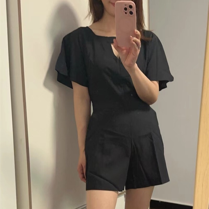 Banana Republic Black Summer Resort-Style Design Jumpsuit Shorts Are in Stock Banana Republic Black Summer Resort-Style Design Jumpsuit Shorts Are in Stock