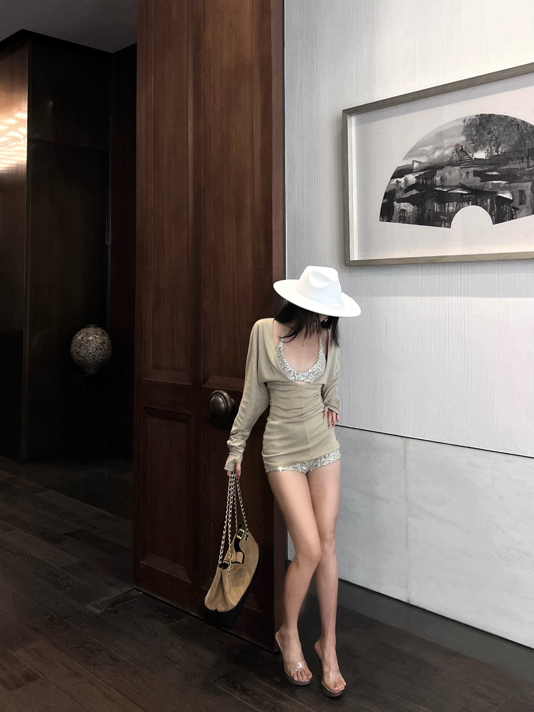 Китайцы одежда наборы 蜜桃姨 杏色亮片t恤长袖秋季紧身女性感深v低胸辣妹修身上衣套装