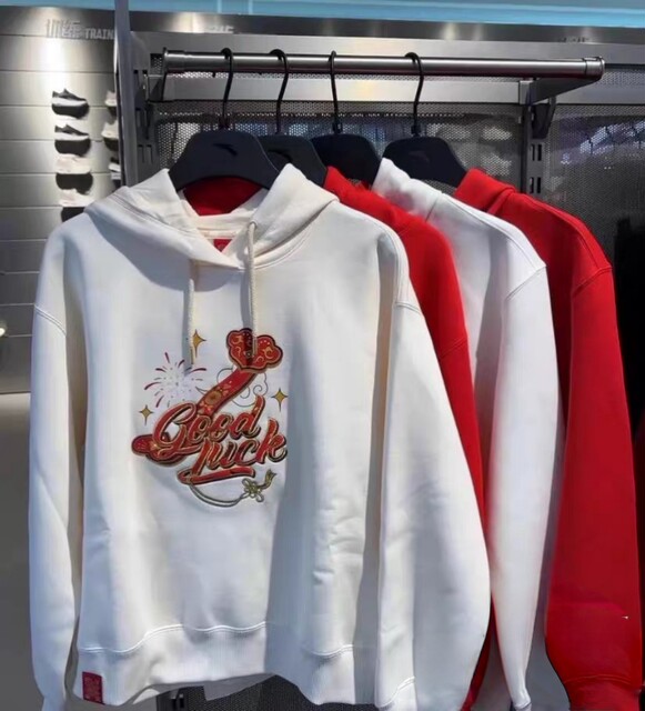 Anta Guan Xiaotong's Same Style Hooded Sweatshirt, Good Things Happen, New Year's Edition Women's Sports Pullover 162518728S