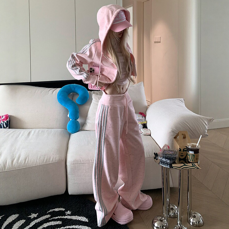 Sweet and Cool Style Casual Sports Suit for Women 2026 Autumn and Winter Relaxed Embroidered Short Jacket Wide-Leg Pants Two-Piece Set