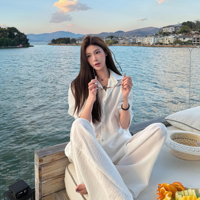 Elegant and Classy Old Money Style Relaxed Casual Fashion Suit for Women, Summer Cotton and Linen Sun Protection Shirt and Wide-Leg Pants Two-Piece Set