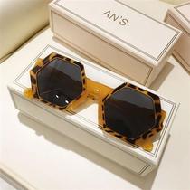 2024 New Sunglasses Women Eyewear Gradient Brown Pink Sun G