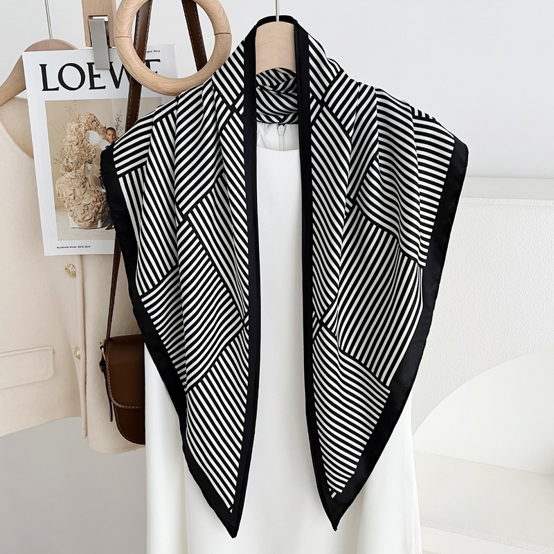 New Simple Black and White Line Fashion Scarf with a Stylish Triangle Design, Paired with Clothing Belts, Women's Autumn Headscarf Decorative Neck Scarf New Simple Black and White Line Fashion Scarf with a Stylish Triangle Design, Paired with Clothing Belts, Women's Autumn Headscarf Decorative Neck Scarf