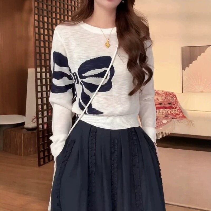 Korean Style Preppy Bow Round Neck Knit Sweater for Women, Long Sleeve Pullover, Slim Fit, Flattering for Petite Figures
