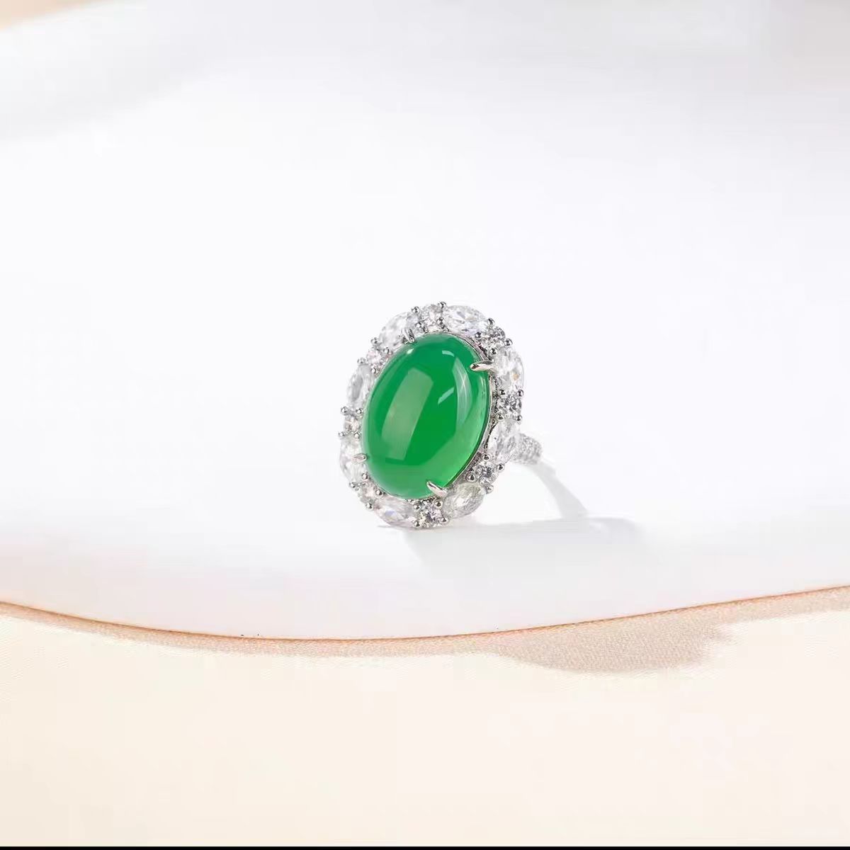 祖母绿戒指💍：活口设计带来无限可能