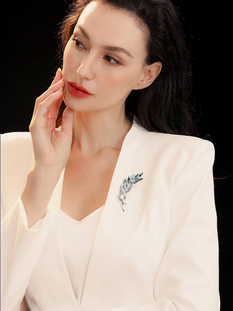 Abenheart Danish Crystal Wheat Spike Brooch, High-End Exquisite Fashion Pin with Unique Design, Niche Gift for Women