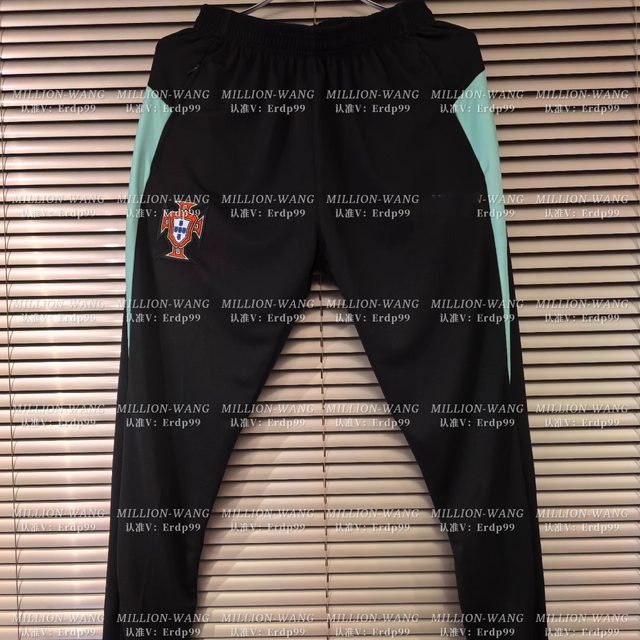 2025 Portugal national team training uniform long-sleeved half-pull thumb buckle pre-match football uniform training uniform team Ronaldo