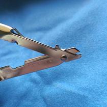 Apply 304 stainless steel nail remover to remove skin needles and sutures after surgery. Skin nail remover can be reused.