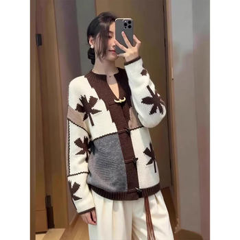 (in Stock) Women's Sweater 2025 Winter New Style Unique and Beautiful Color-Blocking Horn Button Knit Cardigan Jacket