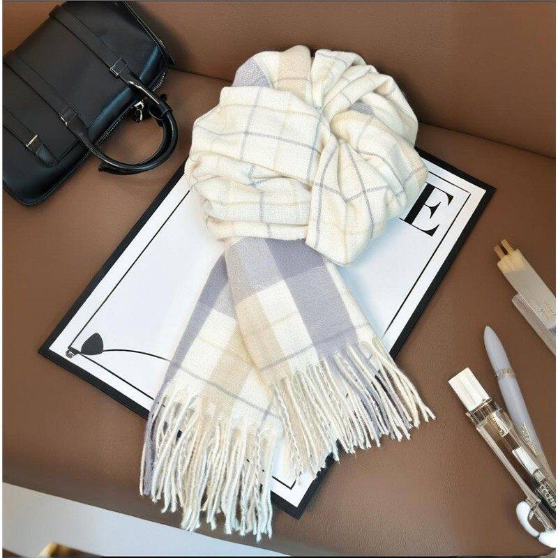 CMFYの2025年新作、大人気のスカーフ。冬にぴったりの、トレンディでユニークな高級ウール製ネックウォーマーです。