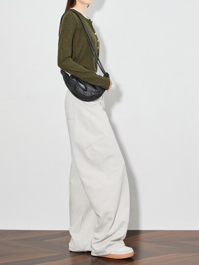 Les conseils de FAESSLIN vous étonneront. Jean pour femme en coton beige à taille haute, pantalon banane long et polyvalent à jambes larges.