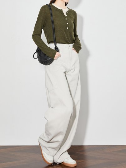 Les conseils de FAESSLIN vous étonneront. Jean pour femme en coton beige à taille haute, pantalon banane long et polyvalent à jambes larges.