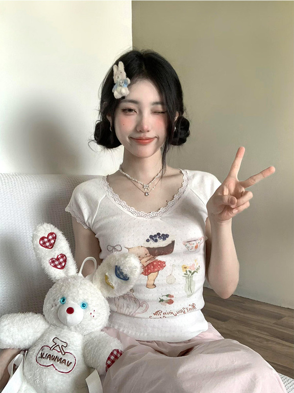 Lace-Trimmed Sweet Short-Sleeved T-Shirt for Women, Summer Slim-Fit, Flattering, Sweet and Spicy Short Top, Versatile and Cute Little V-Neck Top