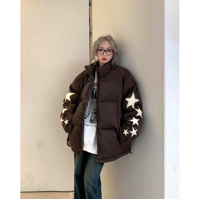 American Retro down Jacket for Women, Winter Coat 2026 New Style, Loose Fit Puffer Jacket, Off-Season College Style, Thickened and Warm American Retro down Jacket for Women, Winter Coat 2026 New Style, Loose Fit Puffer Jacket, Off-Season College Style, Thickened and Warm