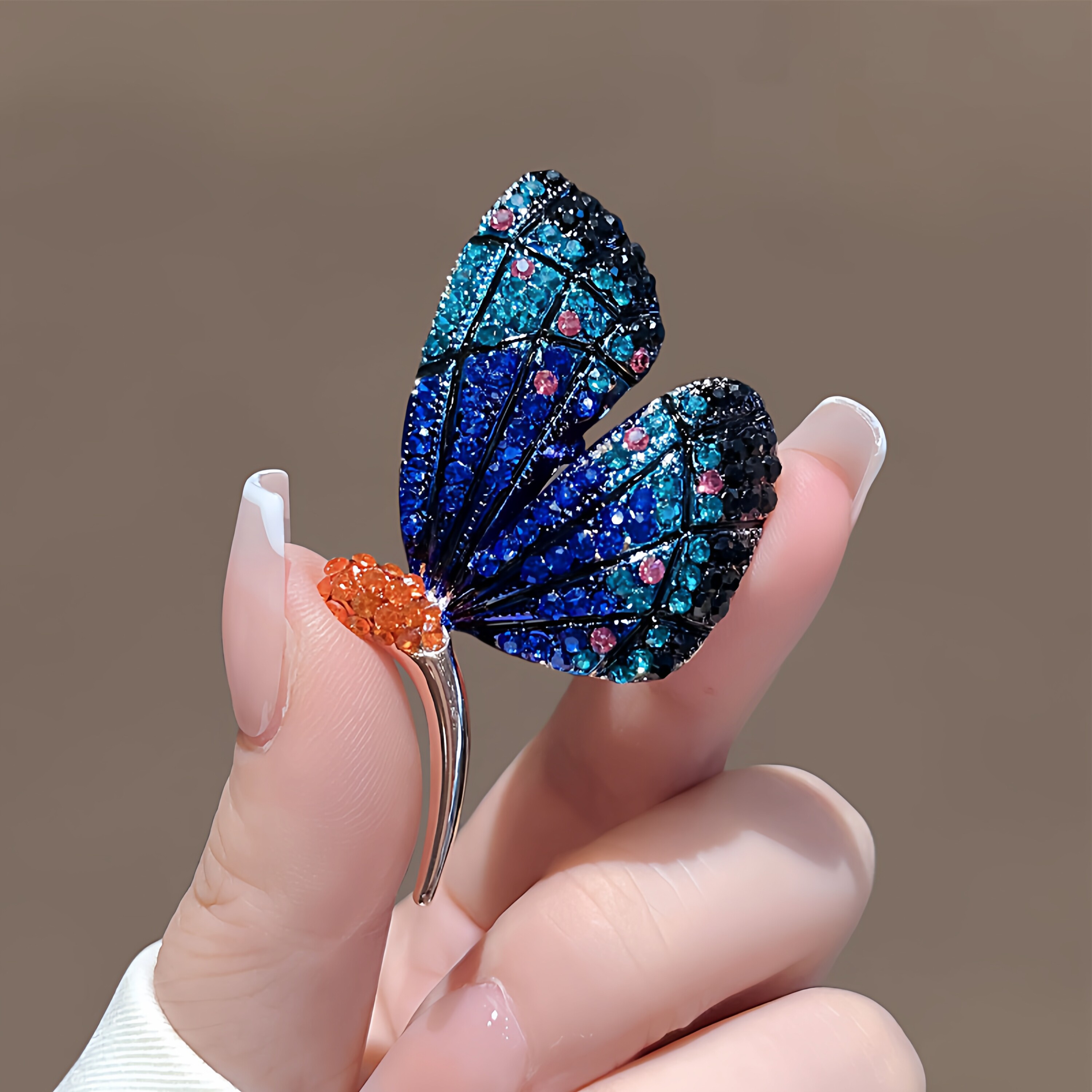 Exquisite new enamel painted butterfly brooch, unique design, suitable for suits, coats, corsages, and high-end accessories.