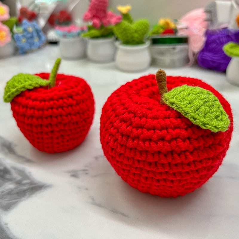 Handmade Yarn Red Apple Peace Fruit Finished Crochet Car Decoration Christmas Gift Doll Realistic Fruit