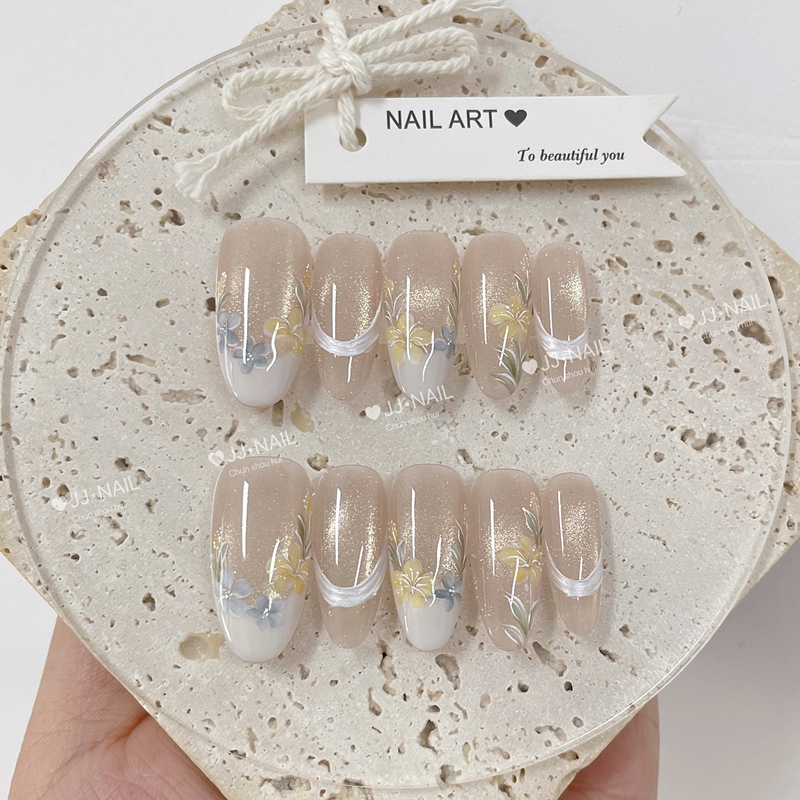 【Golden Sand Gardenia】Simple Floral Pattern Press-On Nails, Nude Color, Detachable Nail Stickers