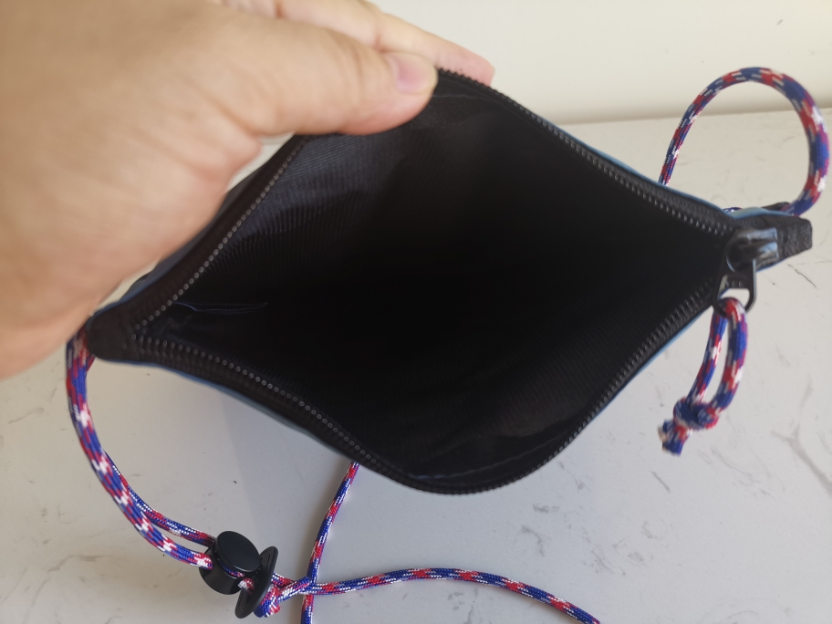 日系斜挎手机包怎么样，它的价格贵不贵,第5张