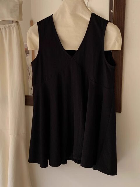 Korean Style Unique and Beautiful Black V-Neck Camisole for Women, Summer Outerwear, Loose Sleeveless T-Shirt, Babydoll Top