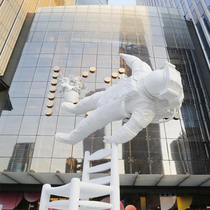 Outdoor simulation fiberglass astronaut astronaut sculpture model floor-standing decoration Internet celebrity shopping mall bar decoration
