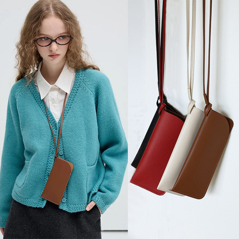 Blogger's Same Style Genuine Leather Eyeglass Case, Convenient for Hanging Around the Neck, Wrist, or for Travel, Can Hold Sunglasses, Glasses, and Mobile Phones