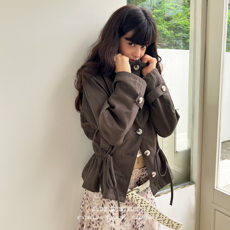 Jde Stylish Stand-Collar Drawstring Waist Short Jacket for Women, Autumn 2026 New Style, Petite Short Jacket Top Jde Stylish Stand-Collar Drawstring Waist Short Jacket for Women, Autumn 2026 New Style, Petite Short Jacket Top