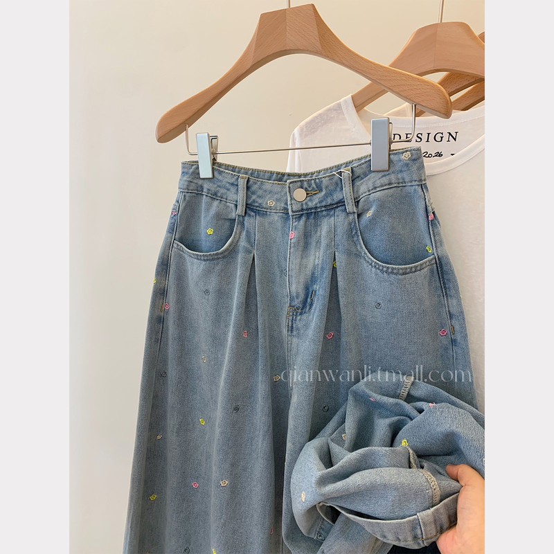 Qianwanli Blue Embroidered Floral High-Waisted Straight-Leg Jeans for Women, Summer 2026 Wide-Leg Pants for Petite Figures