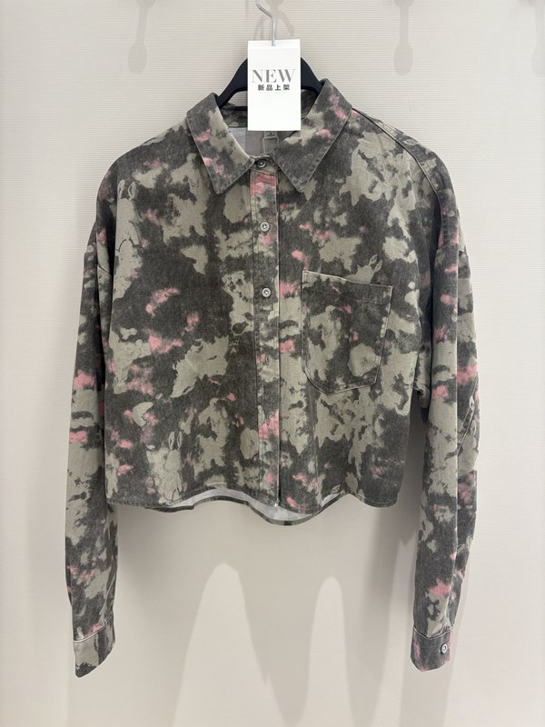 R153210024 Camouflage Shirt of the Same Style as the One in the Mall