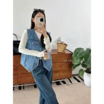 Fashionable retro 2024 autumn style layered washed cotton V-neck loose casual denim vest for women