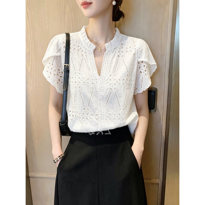 2026 New Korean Style Summer Black Short-Sleeved Lace Patchwork Top with a Sense of Design, Hollow-Out Ruffles, and Elegant Women's Clothing
