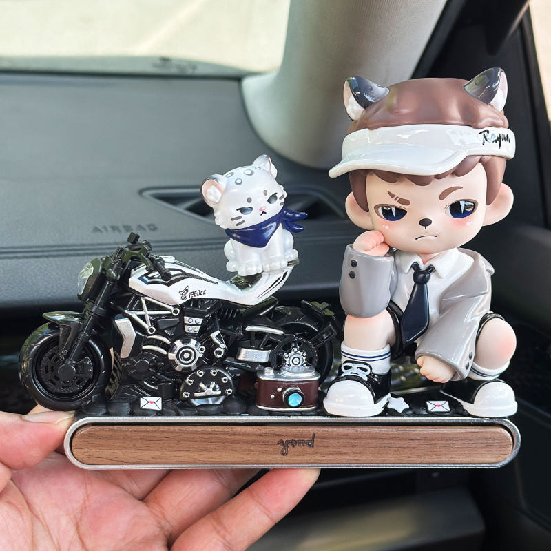 Rayan Natural-Born Player Series Car Dashboard Ornament for Men, High-End, Elegant, Temporary Parking Sign