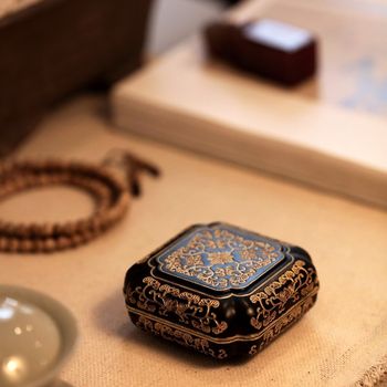 Ziguang sandalwood gold-twisted branch pattern incense box jewelry storage box one wood-dig dish incense box cultural relics collection gifts