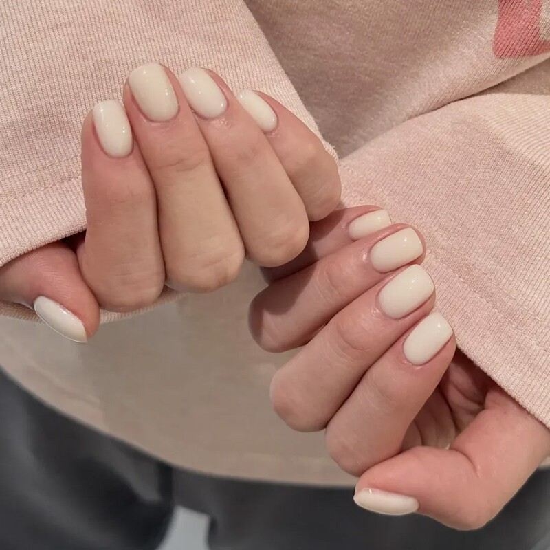 Korean-Style Ice-Clear Short-Length Off-White Wearable Nails with a Pure and Desirable Minimalist High-End Feel, Solid Color Nail Stickers, Removable