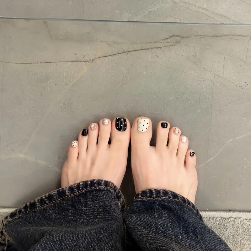 Handmade Toenail Nail Art Stickers for Summer, Cat-Eye Polka Dot Toenails, Wearable Nails with a High-End Feel, 2026 New Model