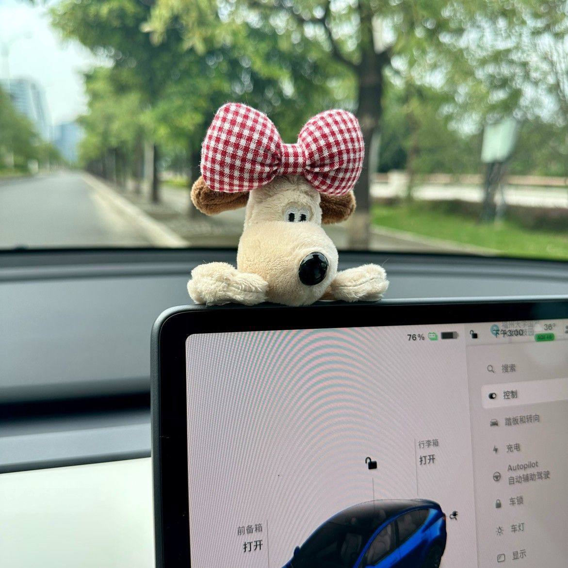 Suitable for Tesla Girls' Car Interior Dashboard Screen Plush Toy Car Decoration Interior Accessories