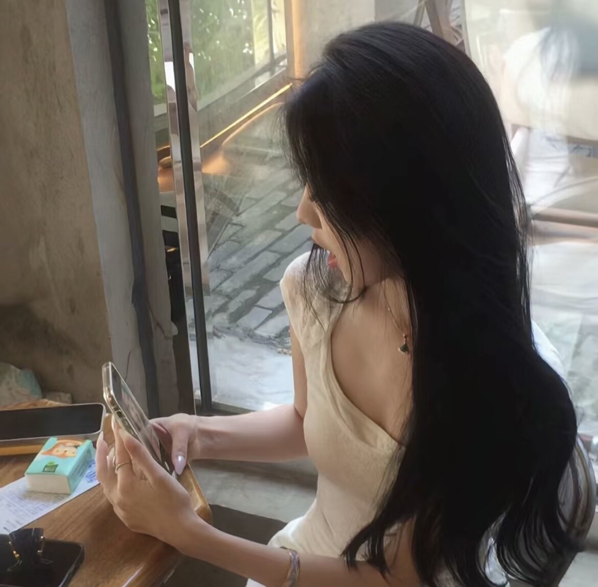 莫小玲百里挑衣