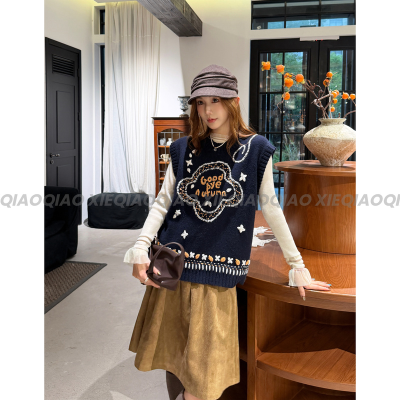 Xie Qiaoqiao's "Flower Border Embroidery Shadow" Wool Hand-Embroidered Knitted Vest for Women, Navy Blue Sleeveless Sweater Vest
