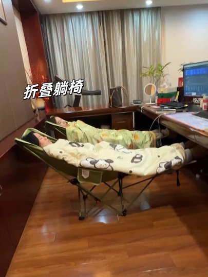 Reclining Chair for Lunch Break, Foldable for Home Use, Can Sit or Lie Down, Portable Moon Chair with Leg Rest for Outdoor Camping, Fishing, Picnic Chair