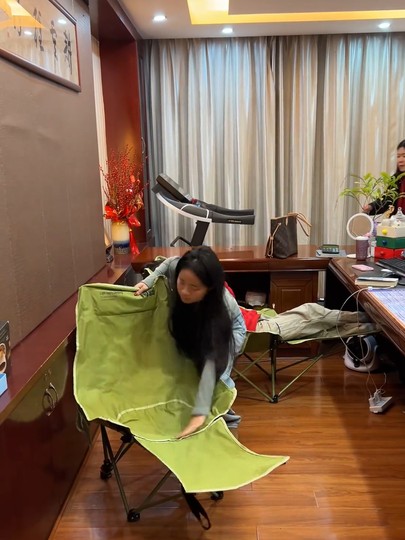 Reclining Chair for Lunch Break, Foldable for Home Use, Can Sit or Lie Down, Portable Moon Chair with Leg Rest for Outdoor Camping, Fishing, Picnic Chair