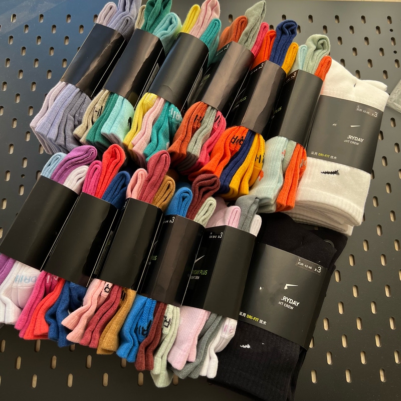 Fashionable Colored Cotton Socks for Men and Women, Mid-Calf Socks, Pure Cotton Sweat-Absorbent and Breathable Sports Socks, Basketball Socks, Running Socks, Yoga Socks