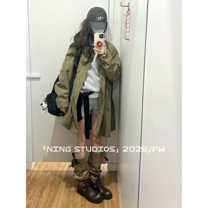 Barn-Style Military Green Mid-Length Trench Coat for Women 2026 Spring and Autumn Season Loose and Relaxed Fashion Coat Barn-Style Military Green Mid-Length Trench Coat for Women 2026 Spring and Autumn Season Loose and Relaxed Fashion Coat