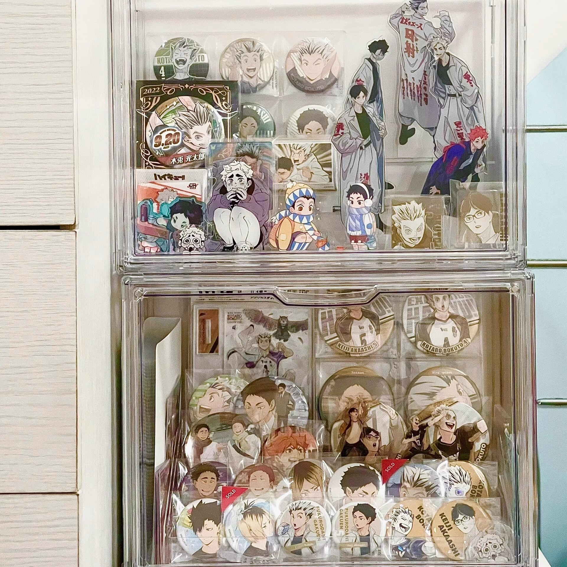 痛柜吧唧展示谷子：亚克力多层收纳盒的创意设计