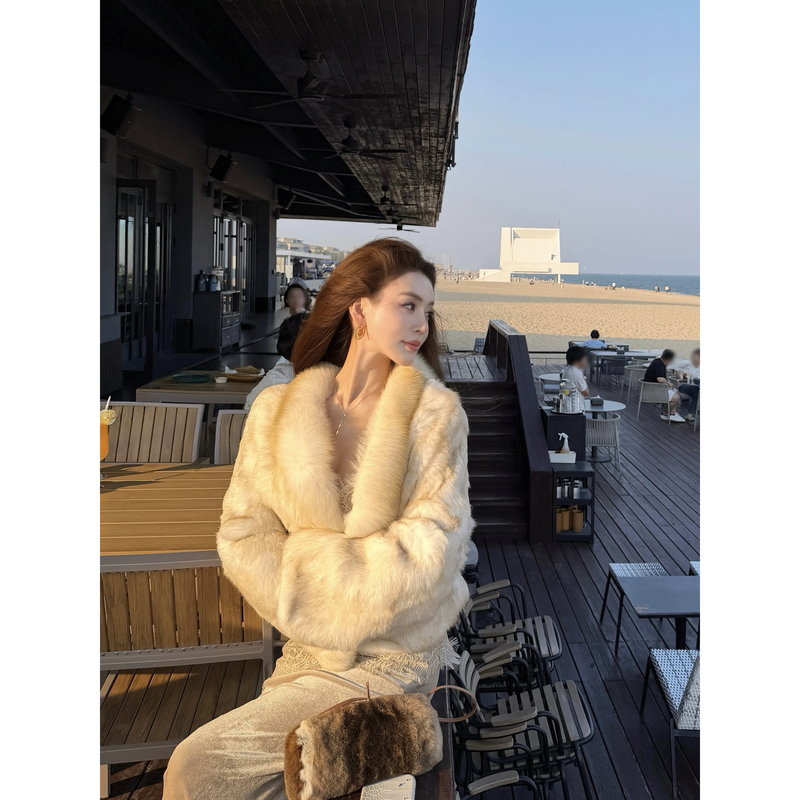 Feng Xinying Beimi Fox Fur Collar Spliced with Rabbit Fur, Green Fruit Collar, Fluffy and Warm Short Coat for Women in Autumn and Winter