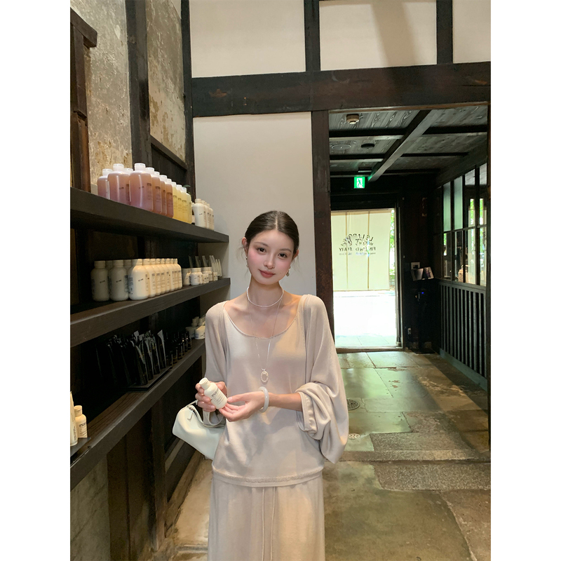 Fleme's Theme Series of the Same Name, Pearl Red Sandalwood, Is a Quiet and Luxurious, Relaxed, Everyday Casual Loose Knit Suit Fleme's Theme Series of the Same Name, Pearl Red Sandalwood, Is a Quiet and Luxurious, Relaxed, Everyday Casual Loose Knit Suit